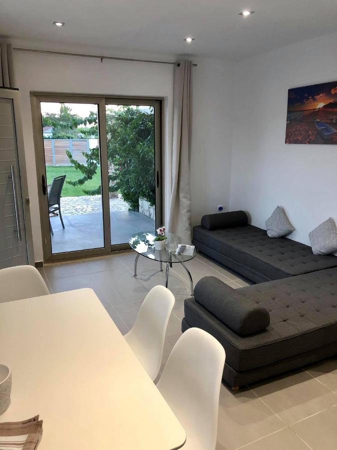 Issos Beach Villa Linia ภายนอก รูปภาพ