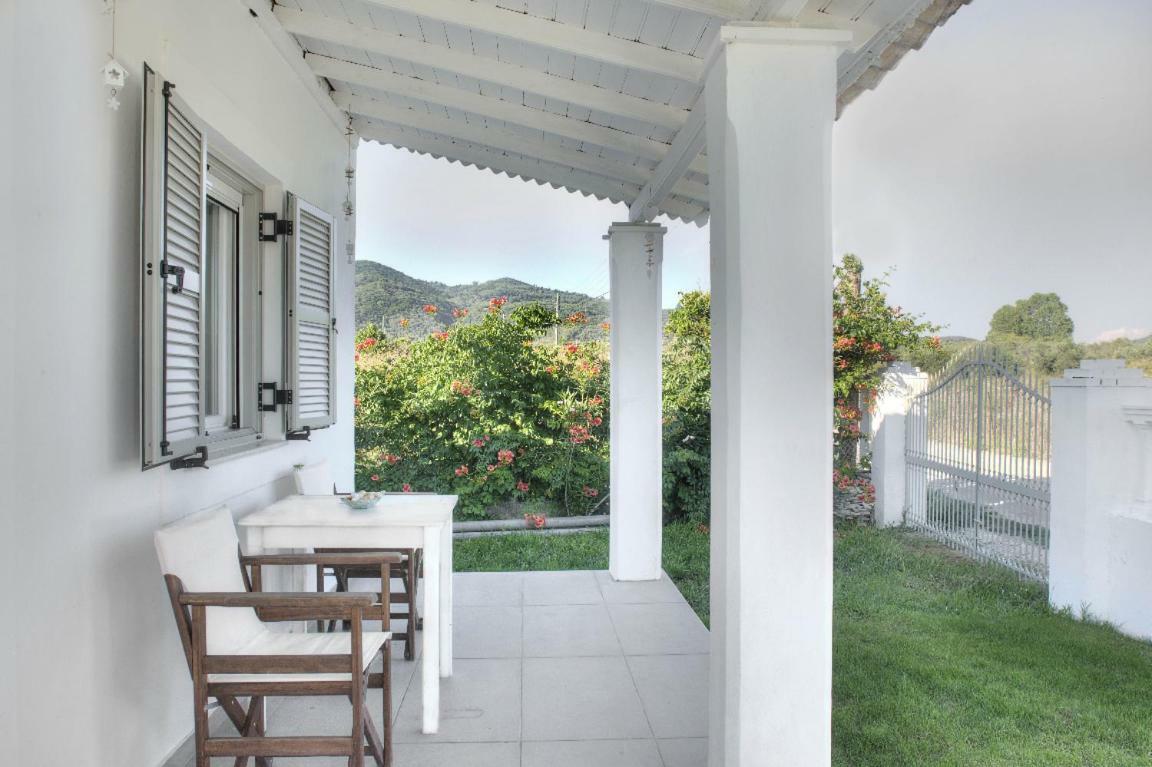 Issos Beach Villa Linia ภายนอก รูปภาพ